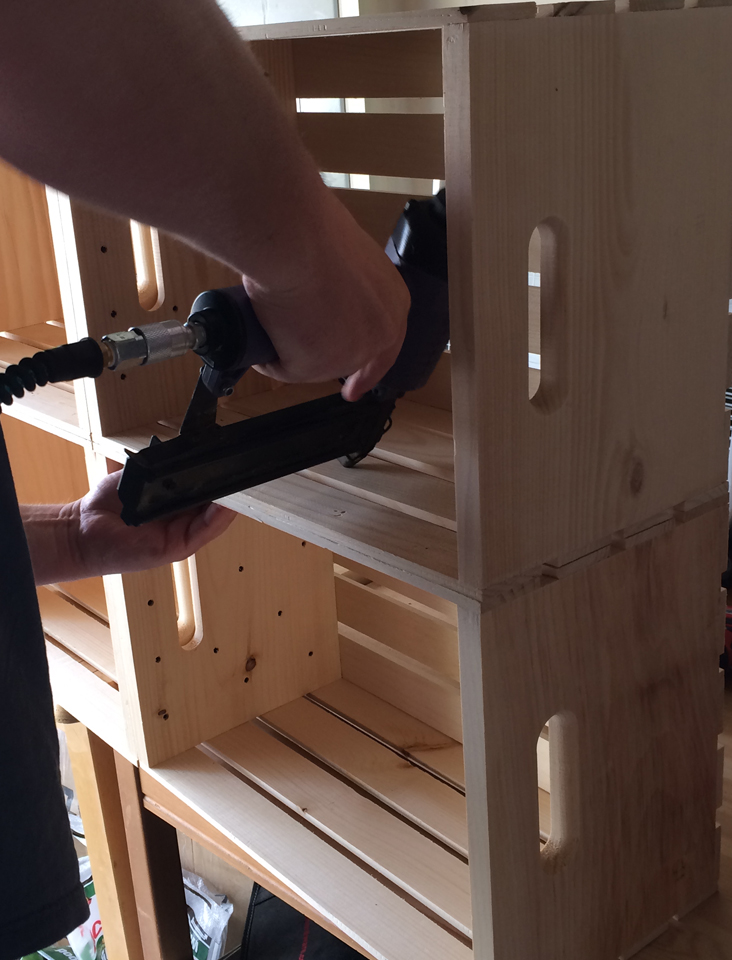 DIY Wood Crate Bookshelf DIY Wood Crate Bookshelf